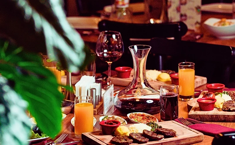 Can you Sue if You're Injured at a Naperville Restaurant or Bar? 1 Food and wine on the table in a restaurant. Injured at a Naperville Restaurant
