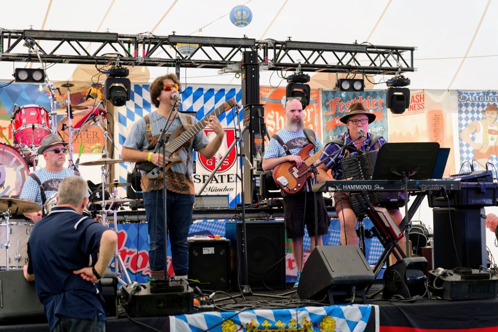 Chute, O’Malley, Knobloch & Turcy Sponsors Yelp Oktoberfest Event in Naperville 7 ns29