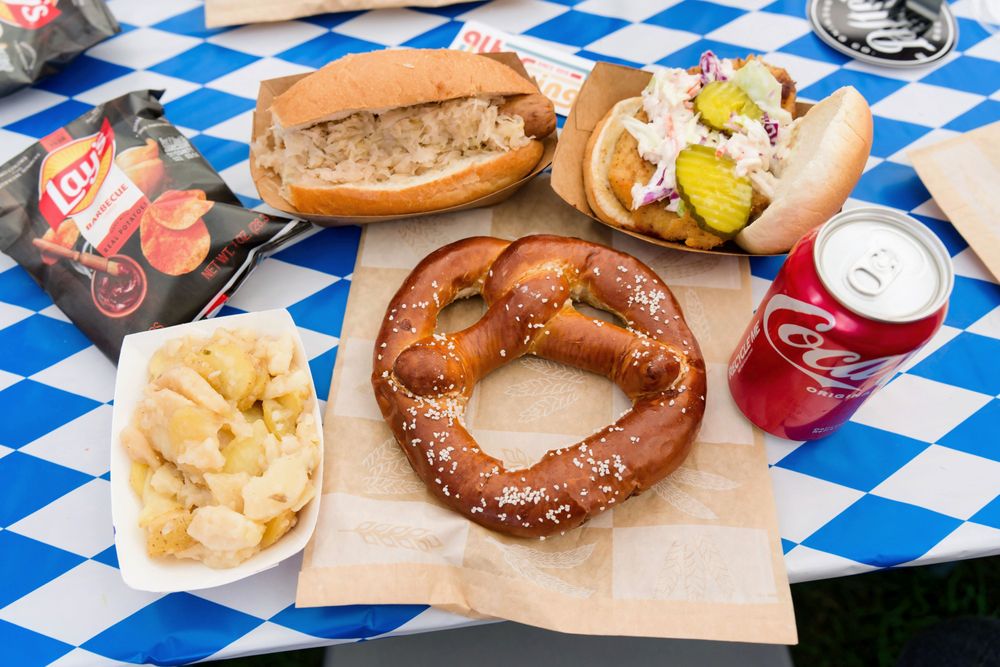 Chute, O’Malley, Knobloch & Turcy Sponsors Yelp Oktoberfest Event in Naperville 8 ns30